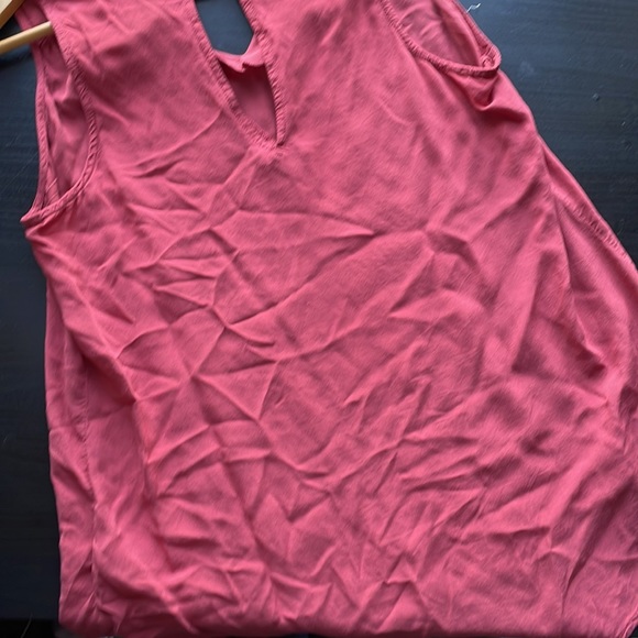 Pink old navy blouse - Picture 4 of 4